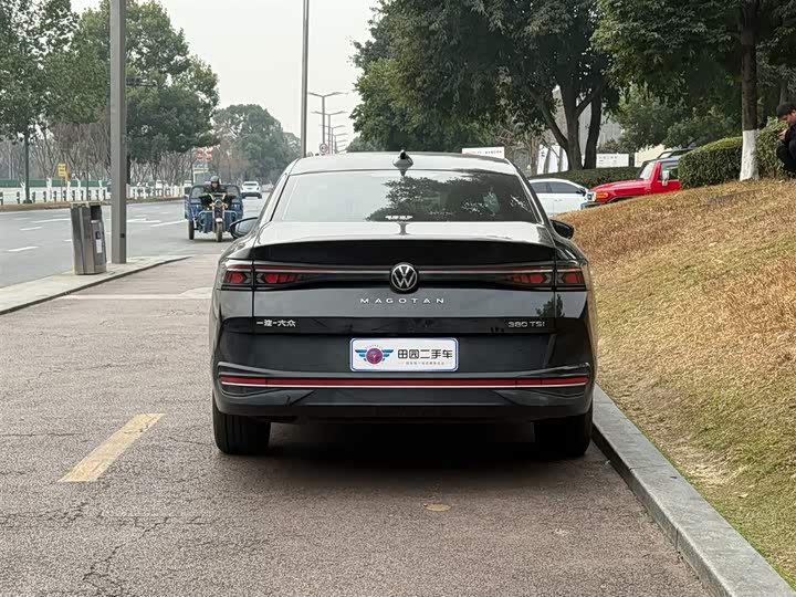 Фото 5 - Volkswagen Magotan