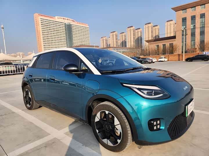 Фото 3 - GAC Aion UT