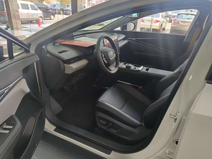 Фото 4 - Toyota bZ5