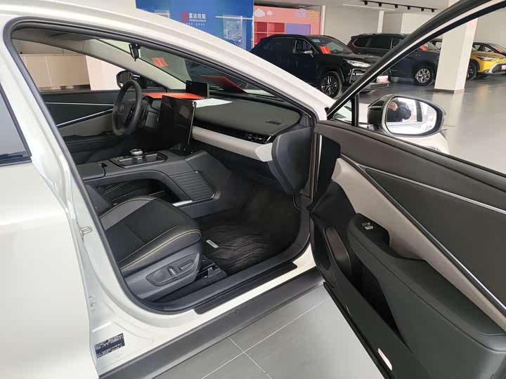 Фото 9 - Toyota bZ5