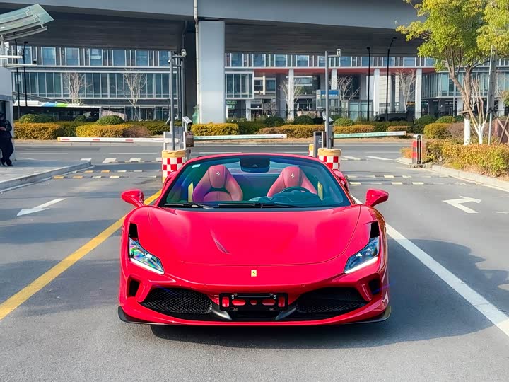 Фото 1 - Ferrari F8