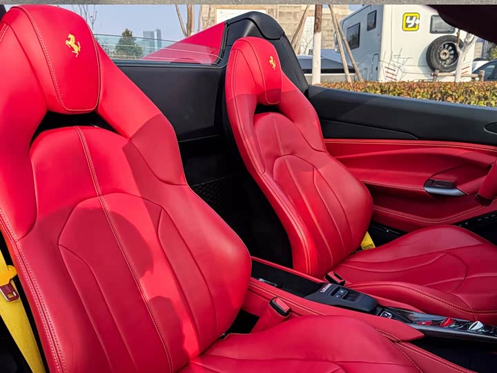 Фото 4 - Ferrari F8