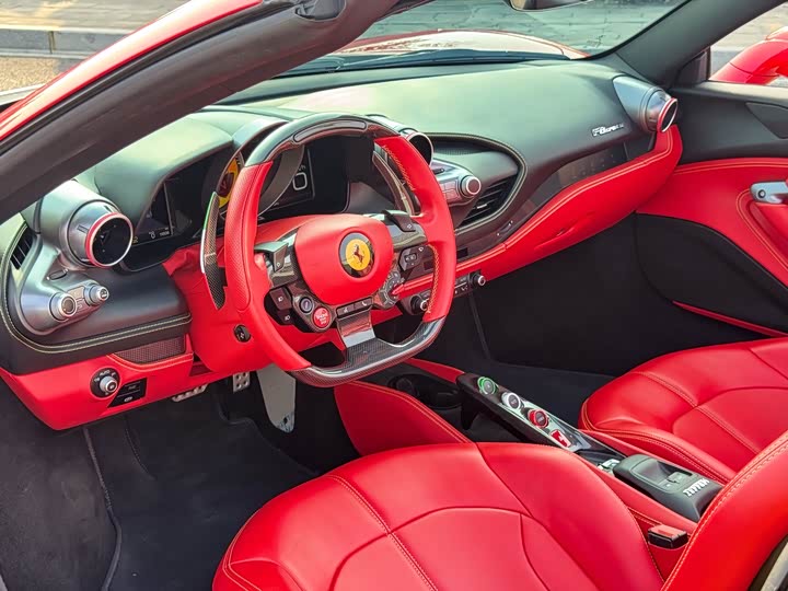 Фото 5 - Ferrari F8