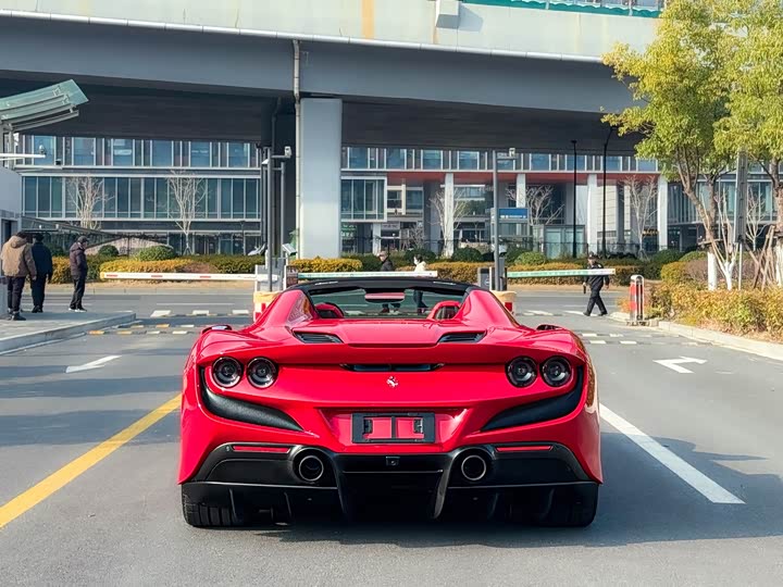 Фото 7 - Ferrari F8