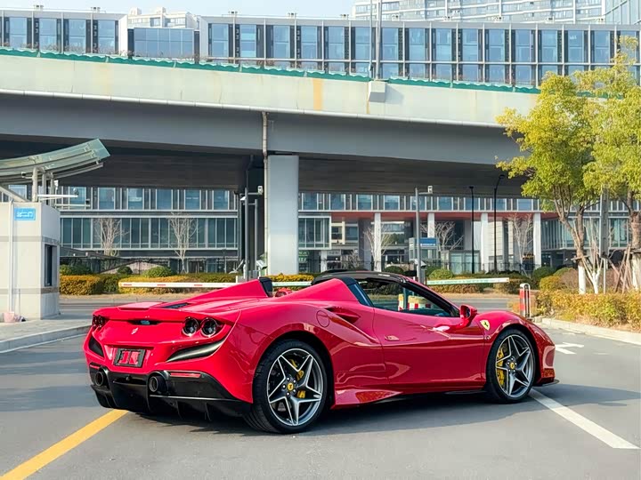 Фото 9 - Ferrari F8