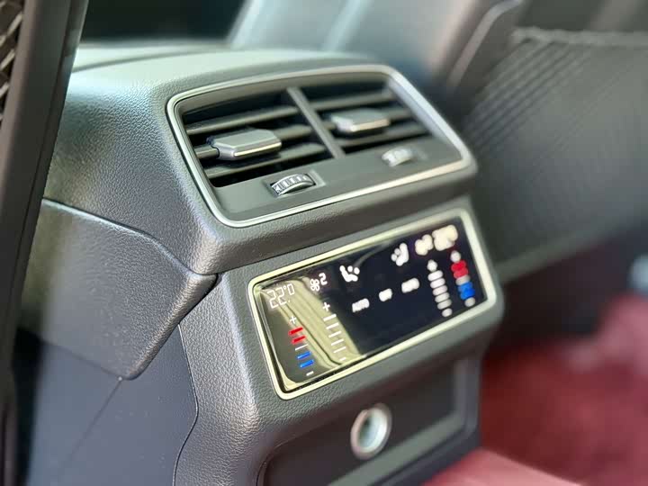 Фото 8 - Audi A6L