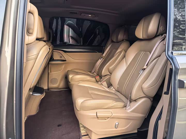 Фото 9 - Buick GL8 ES