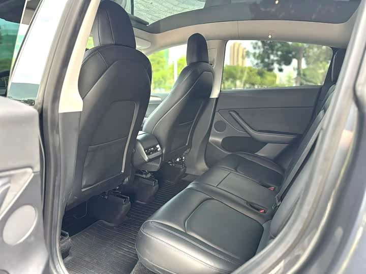 Фото 6 - Tesla Model Y