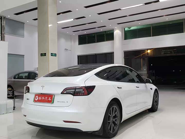 Фото 9 - Tesla Model 3