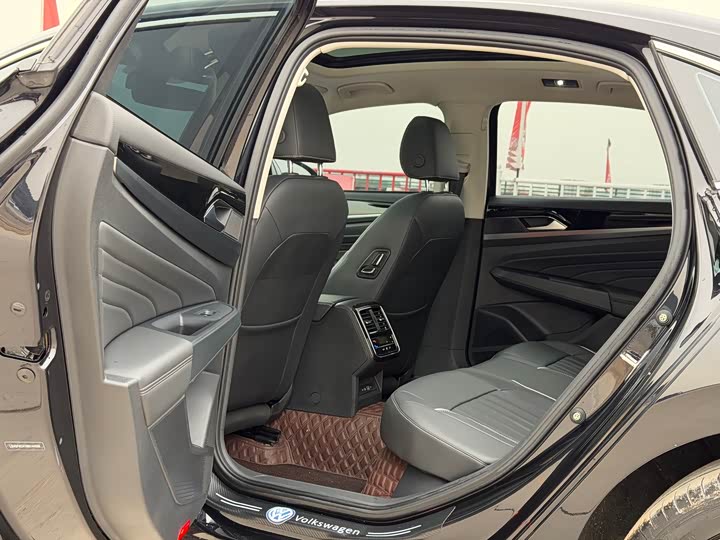 Фото 8 - Volkswagen Passat