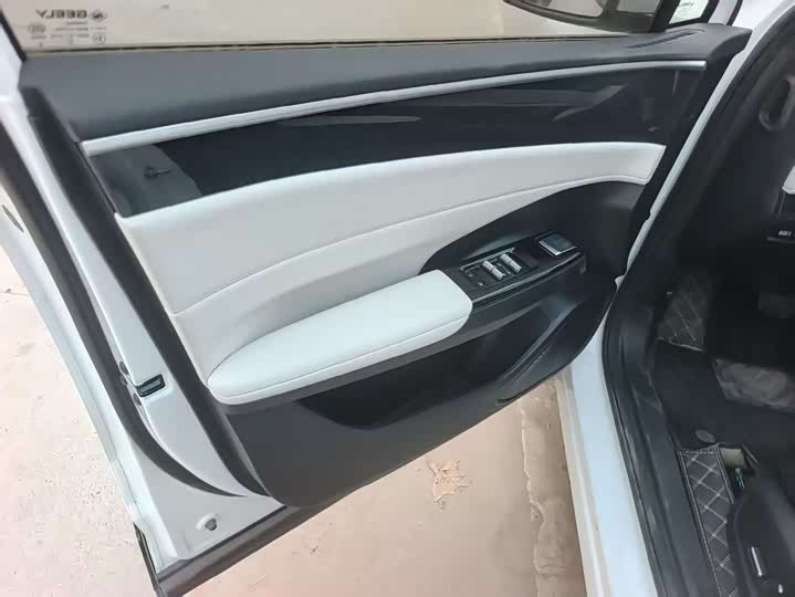 Фото 9 - Geely Galaxy L7