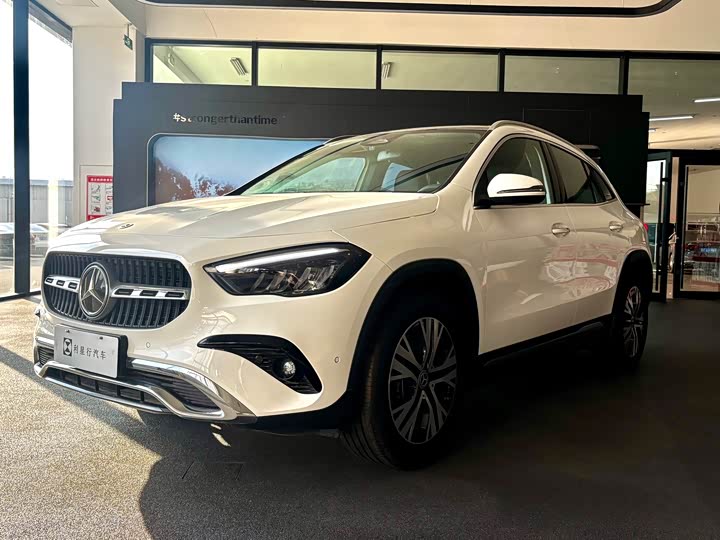 Фото 1 - Mercedes-Benz GLA-Class