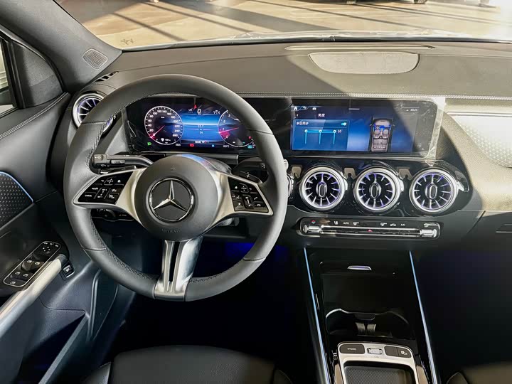 Фото 6 - Mercedes-Benz GLA-Class