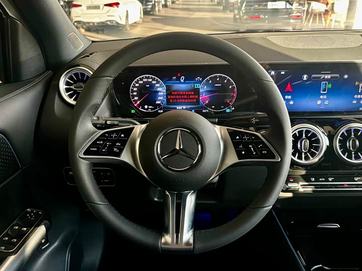 Фото 9 - Mercedes-Benz GLA-Class