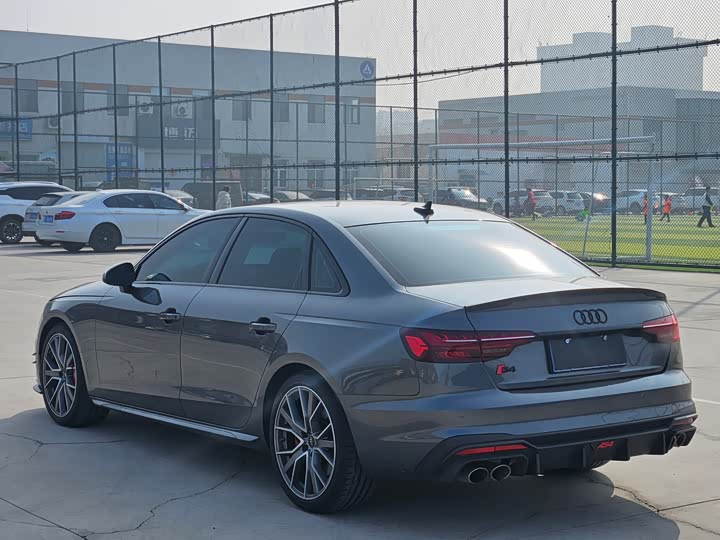 Фото 4 - Audi S4