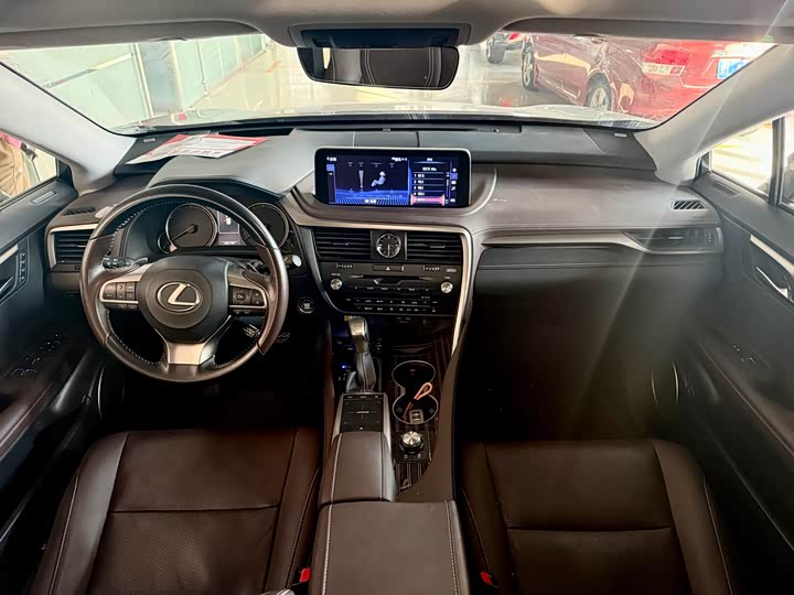 Фото 6 - Lexus RX