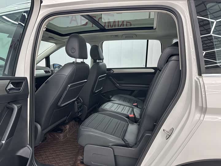 Фото 5 - Volkswagen Touran L