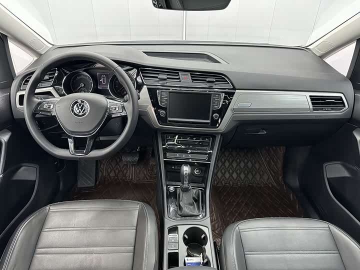 Фото 6 - Volkswagen Touran L