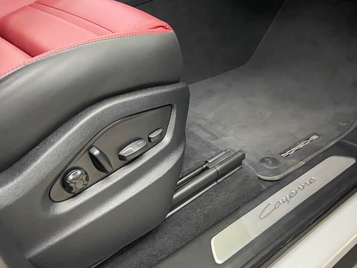 Фото 9 - Porsche Cayenne