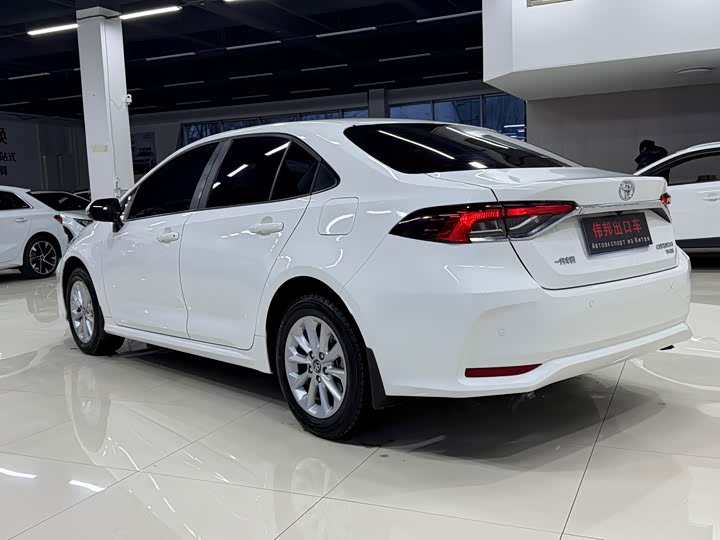 Фото 4 - Toyota Corolla