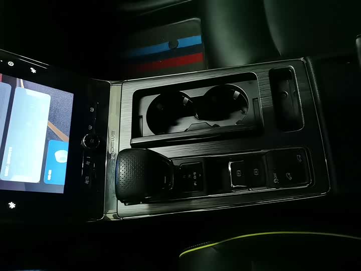 Фото 6 - Roewe RX5