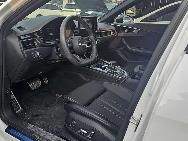 Фото 6 - Audi A4L