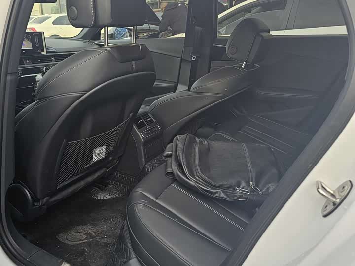 Фото 7 - Audi A4L