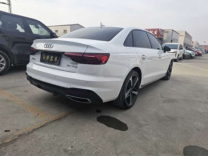 Фото 8 - Audi A4L