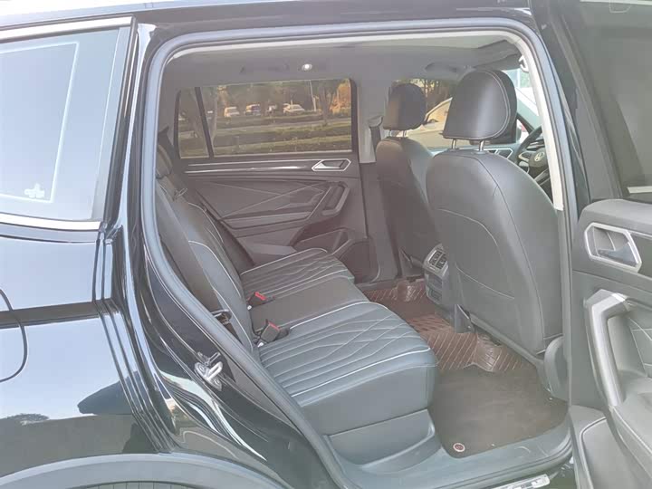 Фото 7 - Volkswagen Tiguan L Pro