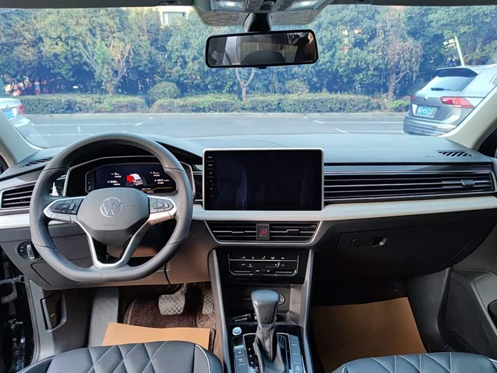 Фото 8 - Volkswagen Tiguan L Pro