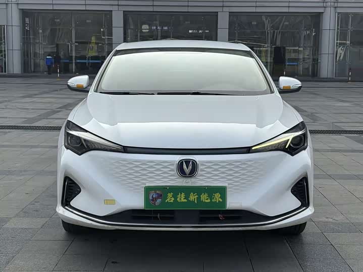 Фото 2 - Changan Eado EV