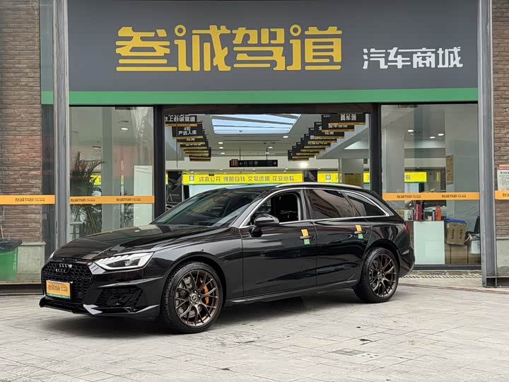 Фото 1 - Audi A4