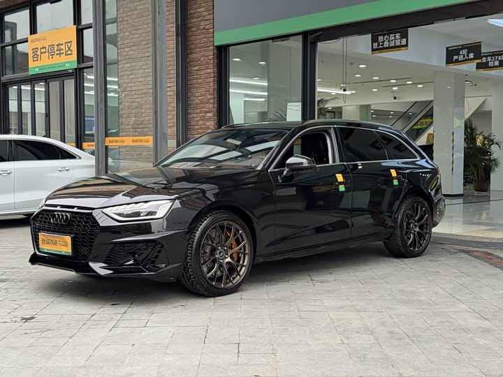 Фото 4 - Audi A4