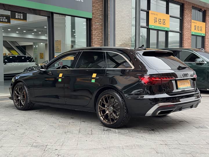 Фото 6 - Audi A4