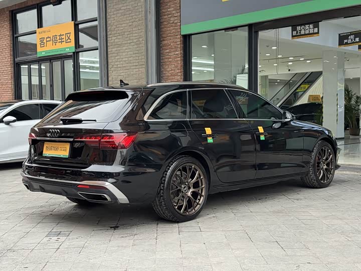 Фото 7 - Audi A4