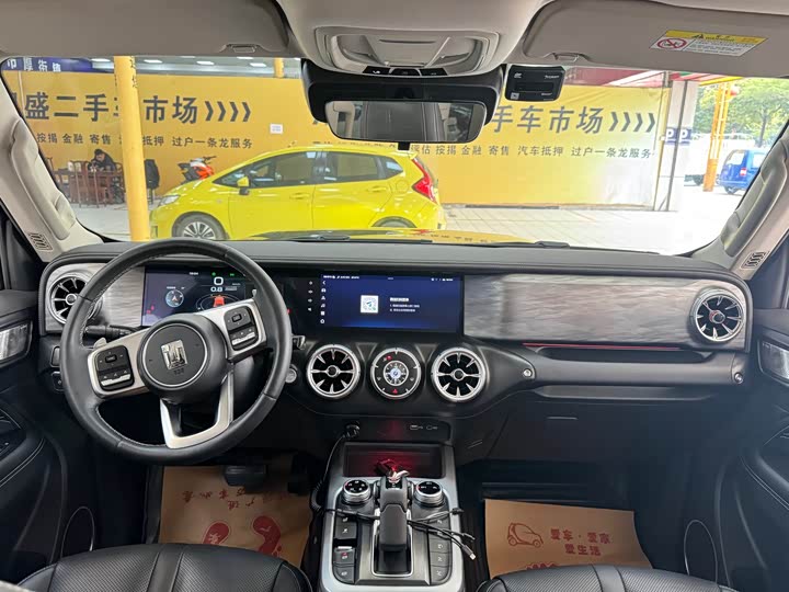 Фото 7 - Tank 300