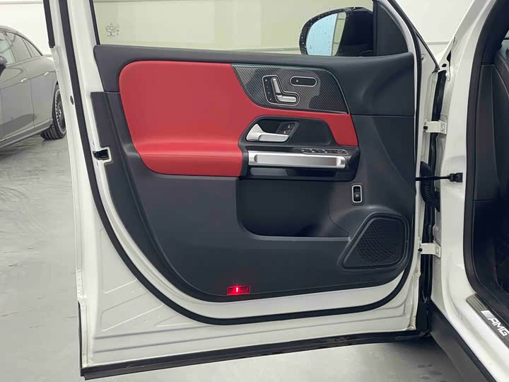 Фото 8 - Mercedes-Benz GLB-Class AMG