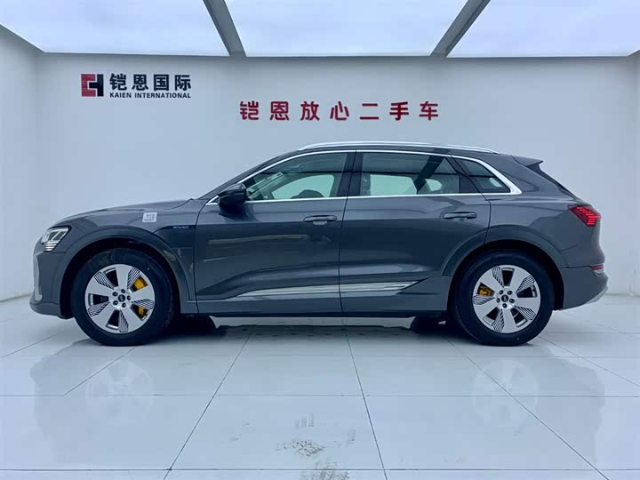 Фото 3 - Audi e-tron