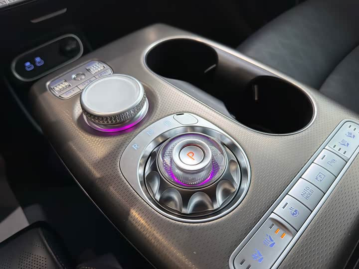 Фото 8 - Genesis GV60