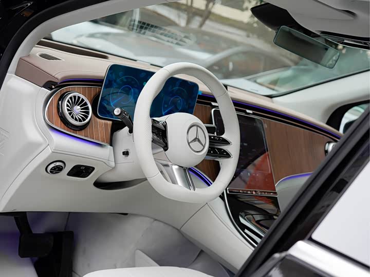 Фото 8 - Mercedes-Benz EQE SUV