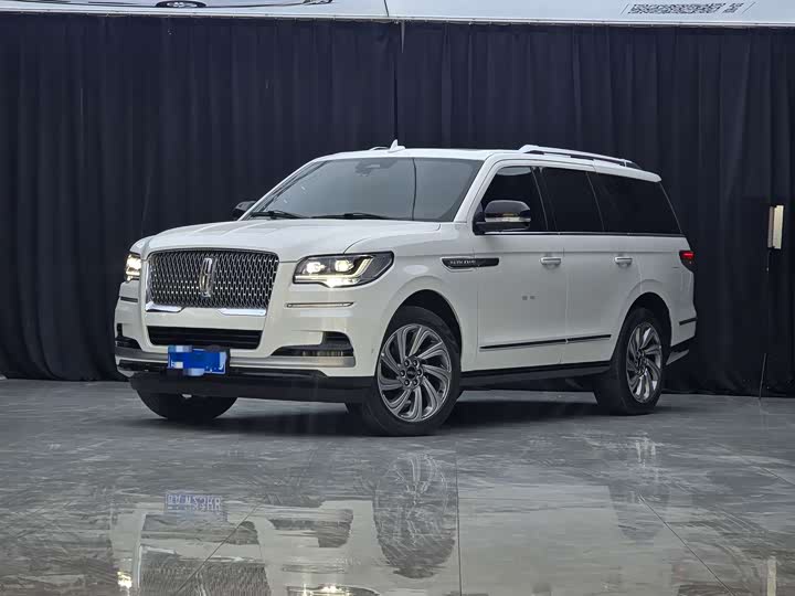 Фото 1 - Lincoln Navigator