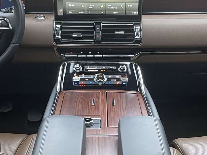 Фото 8 - Lincoln Navigator