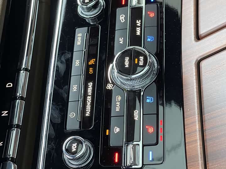 Фото 9 - Lincoln Navigator