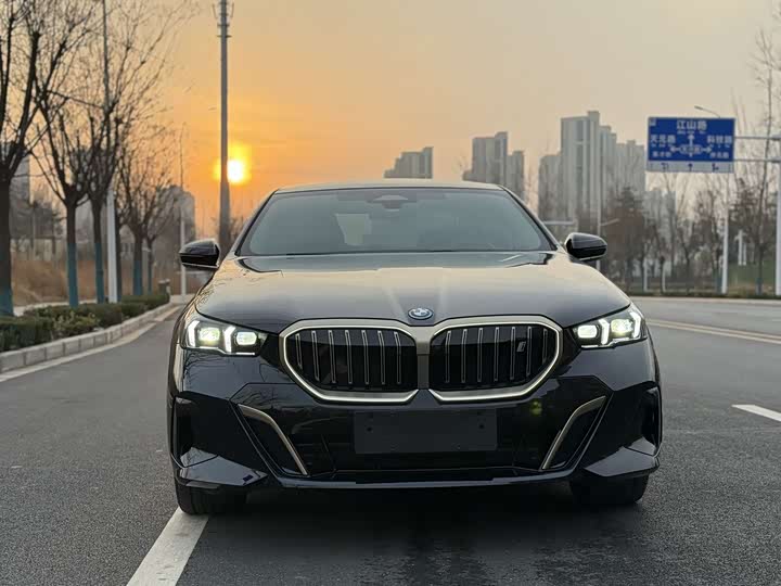 Фото 3 - BMW i5