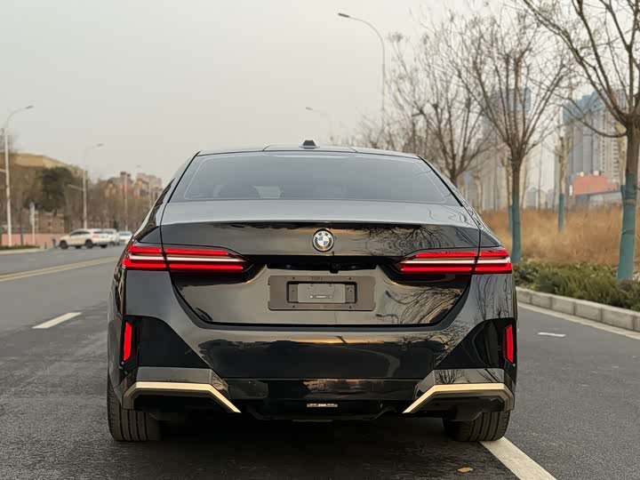 Фото 7 - BMW i5