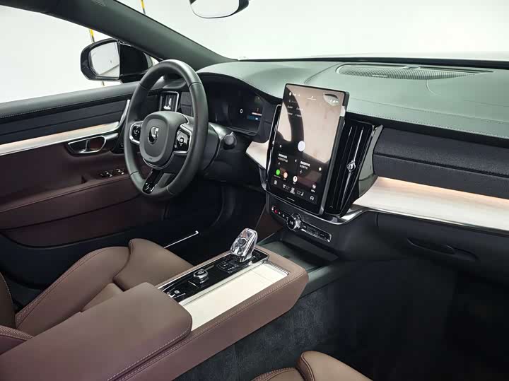 Фото 8 - Volvo S90