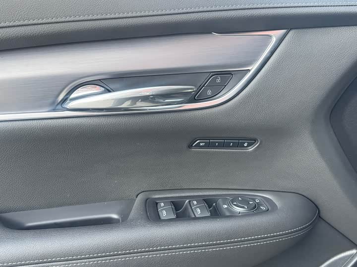 Фото 6 - Cadillac XT6