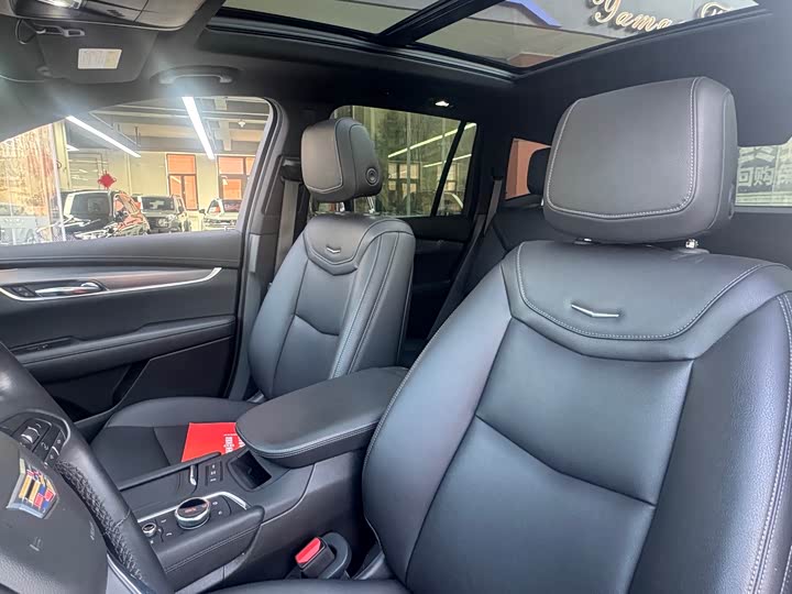 Фото 9 - Cadillac XT6