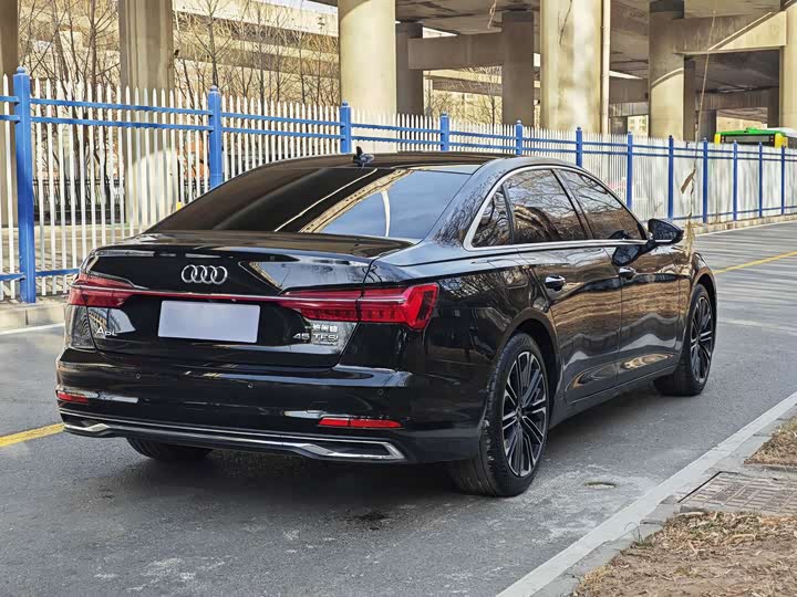 Фото 4 - Audi A6L