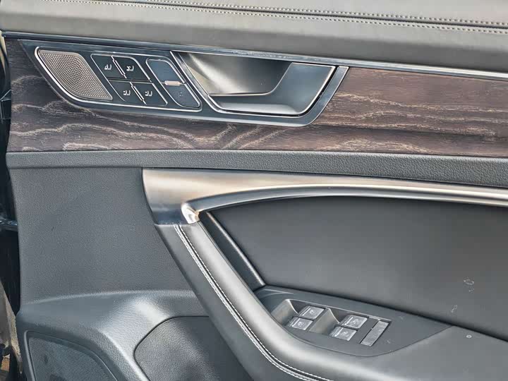Фото 8 - Audi A6L
